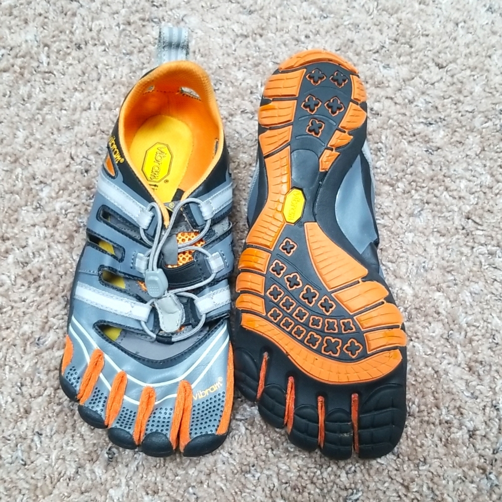 Mens Vibram Five Fingers. Size 40. Grey/orange.